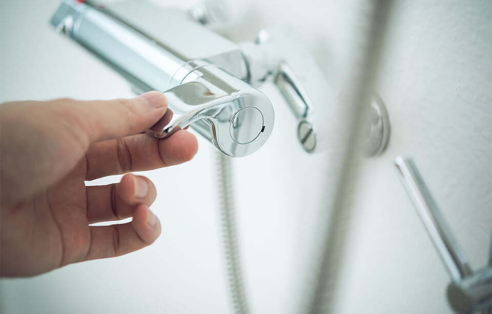 給湯器の故障ではないかも？ お湯の温度が安定しない原因とは